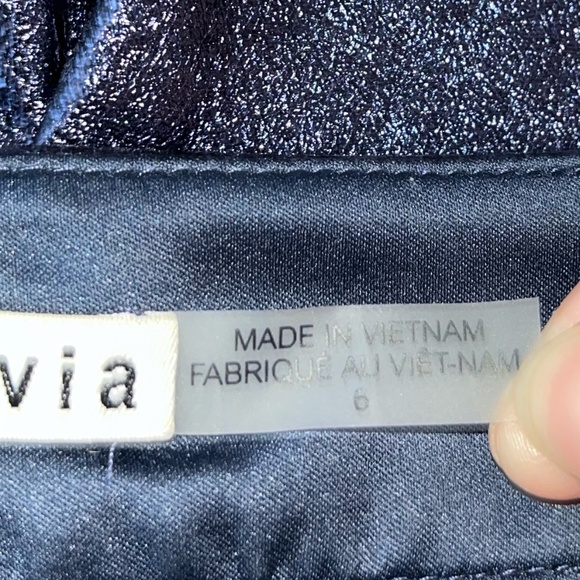 ALICE + OLIVIA | Metallic Conry Vegan Leather Cuff Shorts in Purple | Size 6 - Picture 8 of 10